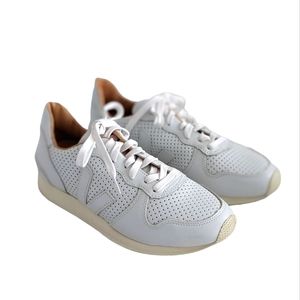 VEJA BASTILLE SUPER WHITE LEATHER SNEAKERS SIZE WOMEN'S US9/EU40.  SUPER CUTE!